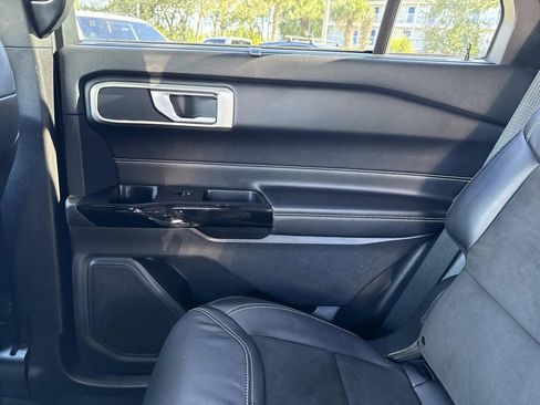 Used 2022 Ford Explorer ST w/ ST Street Pack image 17