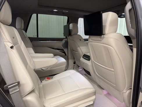 Certified 2025 Cadillac Escalade Premium Luxury Platinum w/ LPO, Radiant Package RWD image 25