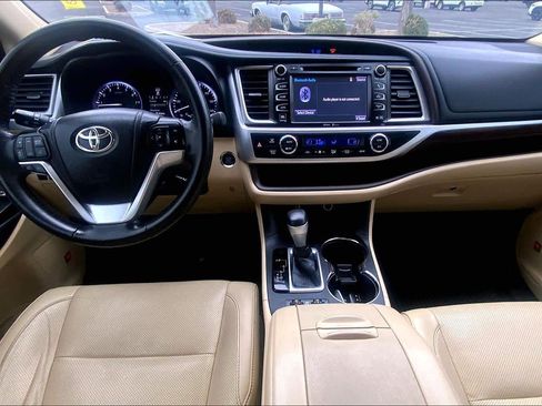 Used 2015 Toyota Highlander Limited image 13