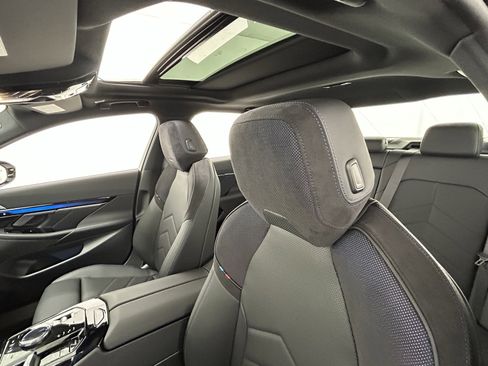 Used 2025 BMW i5 M60 w/ Premium Package image 28