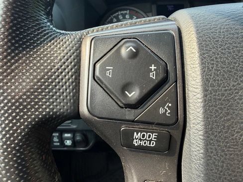 Used 2017 Toyota Tacoma TRD Off-Road w/ Tow Package (A/T) AWD/4WD image 25