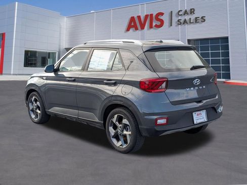 Used 2025 Hyundai Venue SEL image 9