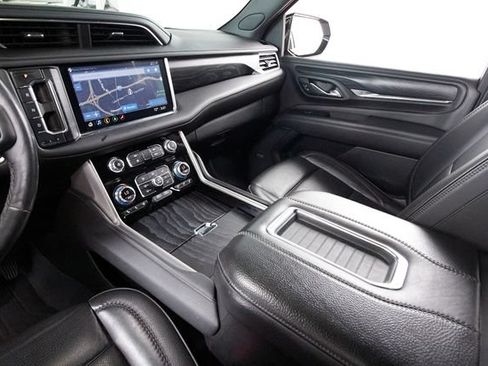 Used 2021 GMC Yukon Denali w/ Denali Premium Package AWD/4WD image 10
