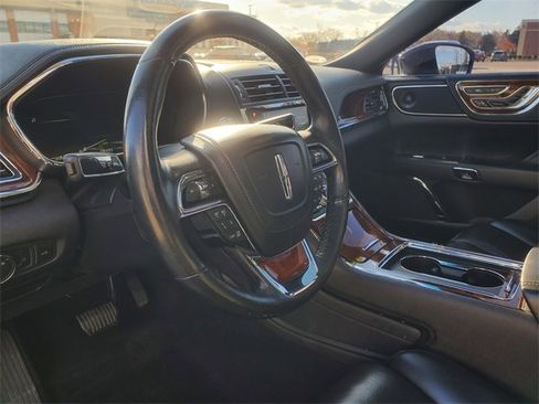 Used 2019 Lincoln Continental Reserve image 17
