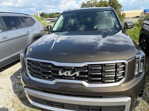 Used 2025 Kia Telluride S FWD image 6
