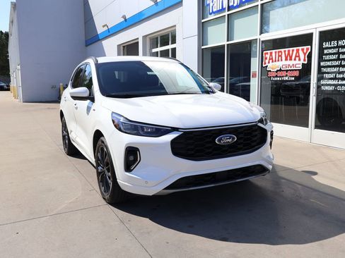 Used 2023 Ford Escape ST-Line Elite AWD/4WD image 2