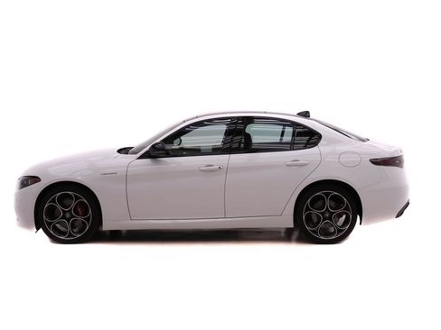 New 2025 Alfa Romeo Giulia AWD image 3