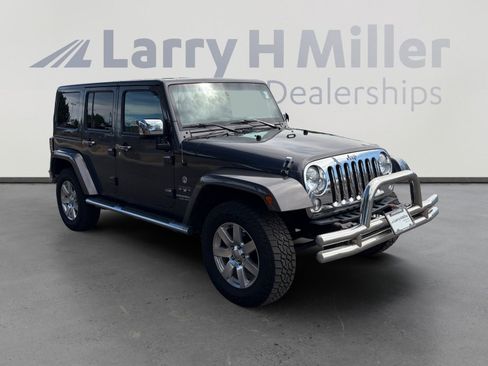 Used 2016 Jeep Wrangler Unlimited Sahara w/ Mopar Chrome Edition Group AWD/4WD image 7