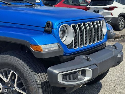 Used 2025 Jeep Wrangler Unlimited Sahara w/ Safety Group AWD/4WD image 8