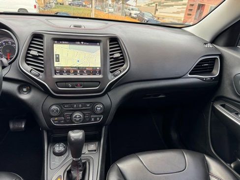 Used 2019 Jeep Cherokee Trailhawk w/ Cold Weather Group image 24