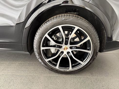 Certified 2023 Porsche Cayenne Turbo image 11