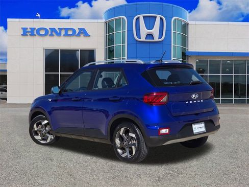 Used 2023 Hyundai Venue Limited image 5