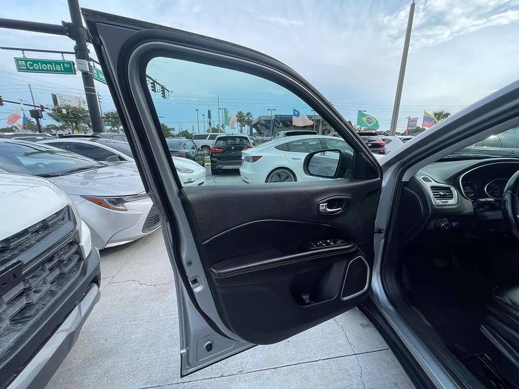 Used 2020 Jeep Compass Latitude AWD/4WD image 10