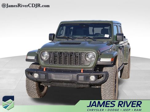 Used 2024 Jeep Gladiator Mojave AWD/4WD image 3
