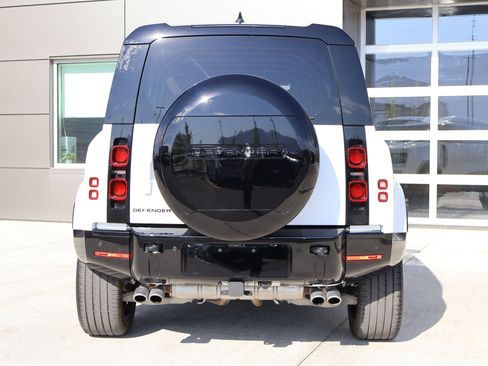 Certified 2025 Land Rover Defender 110 X-Dynamic SE AWD/4WD image 9