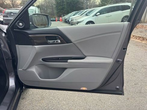 Used 2016 Honda Accord EX-L image 23