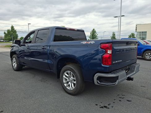 Used 2023 Chevrolet Silverado 1500 LT AWD/4WD image 4
