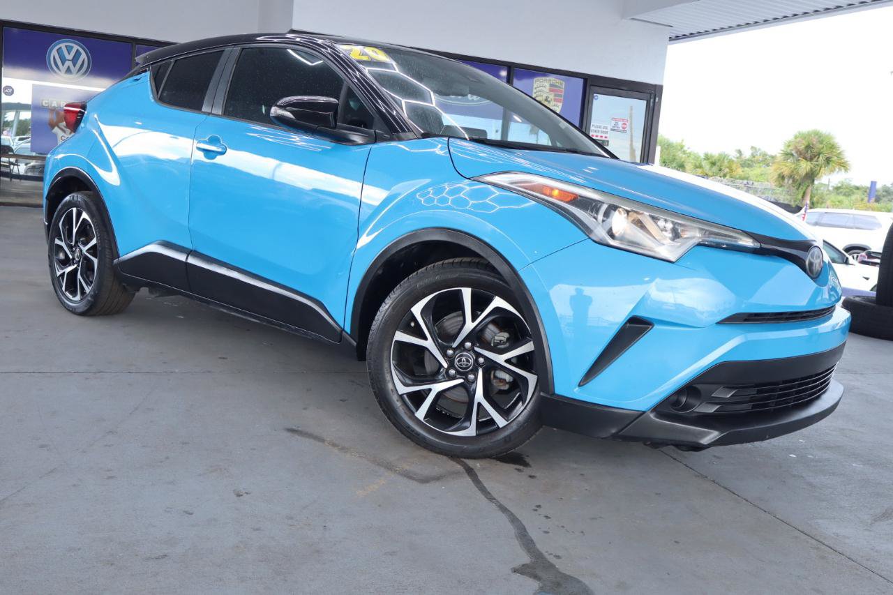 Used 2019 Toyota C-HR XLE FWD image 3