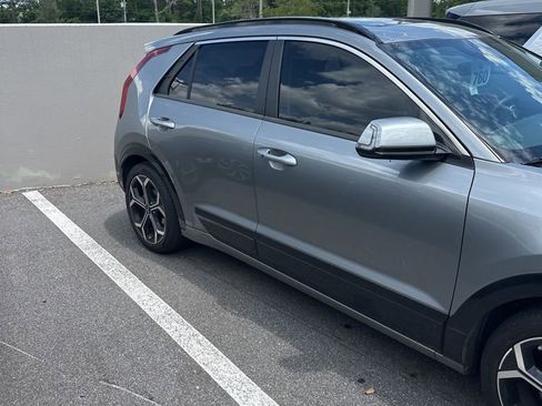 Certified 2023 Kia Niro EX Touring FWD image 3