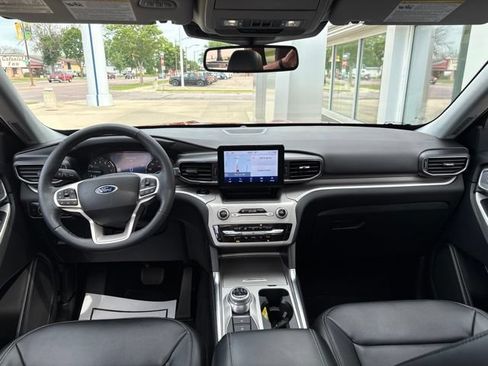 Used 2024 Ford Explorer XLT w/ Equipment Group 202A AWD/4WD image 15