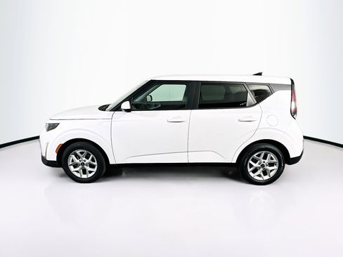 Used 2025 Kia Soul LX w/ LX Technology Package image 4
