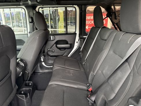 Used 2018 Jeep Wrangler Unlimited Sport image 33