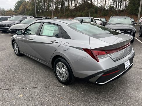 New 2026 Hyundai Elantra SE w/ Cargo Package image 7