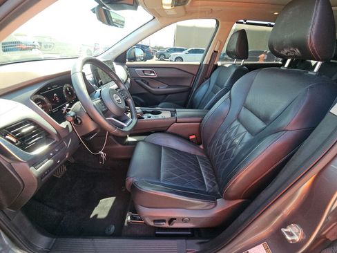 Used 2023 Nissan Rogue Platinum w/ Platinum Premium Package FWD image 5