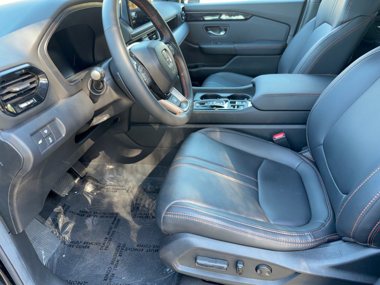 Certified 2025 Honda Pilot TrailSport image 5