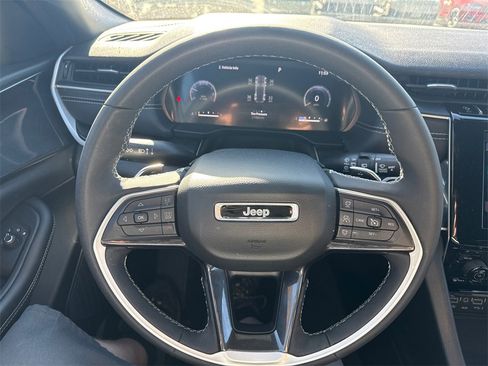 Used 2023 Jeep Grand Cherokee Altitude image 22