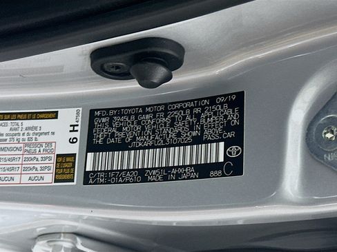 Used 2020 Toyota Prius XLE FWD image 12