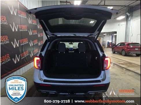 Used 2020 Ford Explorer XLT w/ Equipment Group 202A image 6