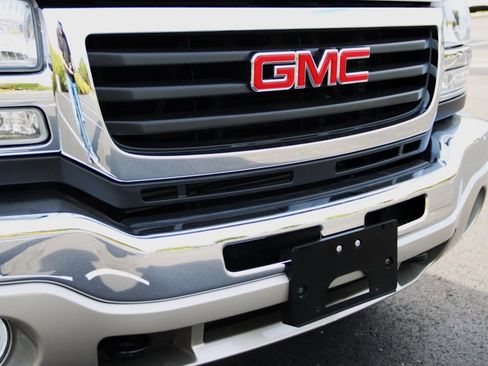 Used 2004 GMC Sierra 3500 SLT w/ Heavy-Duty Power Package image 13