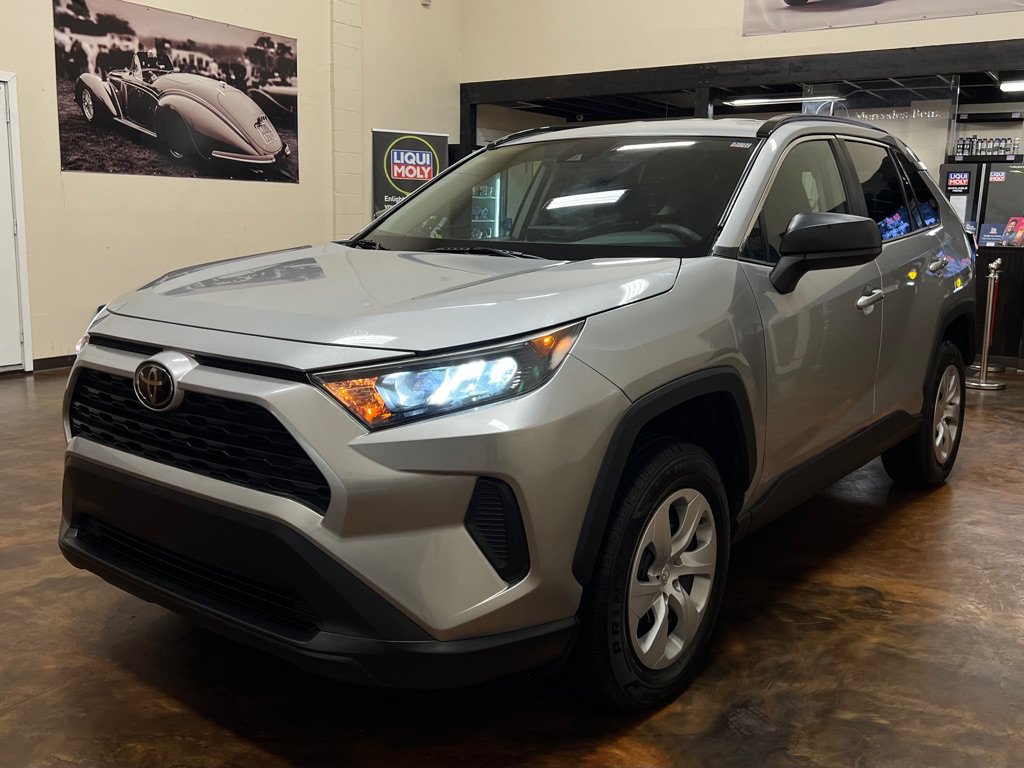 Used 2019 Toyota RAV4 LE FWD image 5