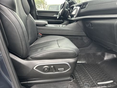 Used 2024 Jeep Wagoneer L Series III w/ Premium Group I image 16