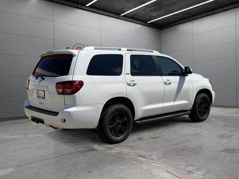 Used 2019 Toyota Sequoia SR5 AWD/4WD image 5
