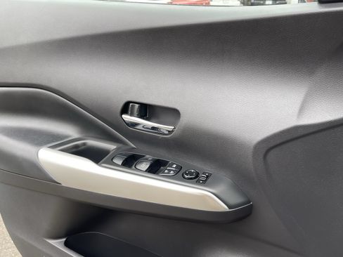 Used 2020 Nissan Kicks SR w/ SR Premium Package FWD image 25