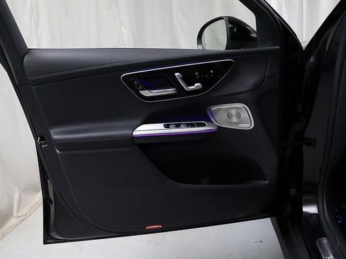 Used 2023 Mercedes-Benz GLC 300 4MATIC image 25