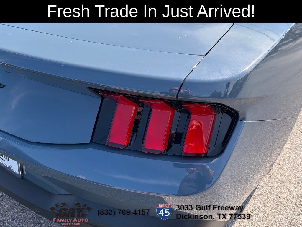 Used 2025 Ford Mustang Coupe RWD image 9