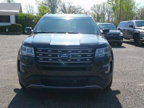 Used 2016 Ford Explorer XLT w/ Equipment Group 202A AWD/4WD image 2