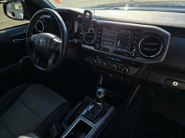 Used 2022 Toyota Tacoma TRD Off-Road AWD/4WD image 11