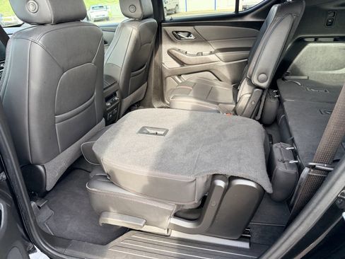 Used 2023 Chevrolet Traverse RS image 31