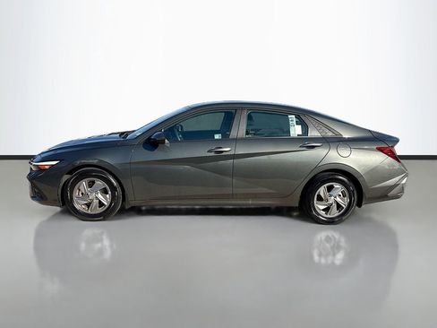 Certified 2025 Hyundai Elantra SE image 8