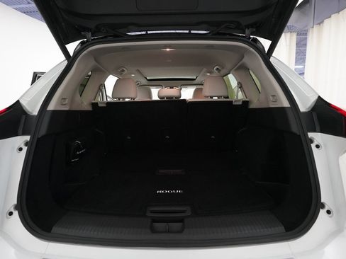 Certified 2025 Nissan Rogue SL w/ Tech Package image 10