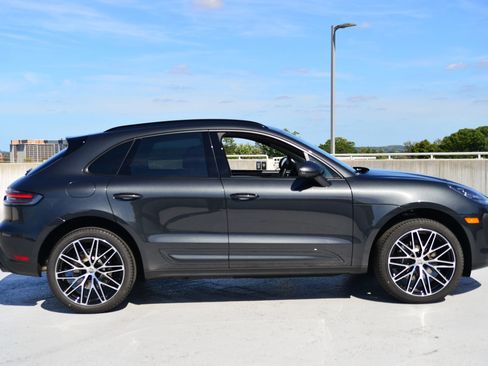 Certified 2026 Porsche Macan AWD/4WD image 8
