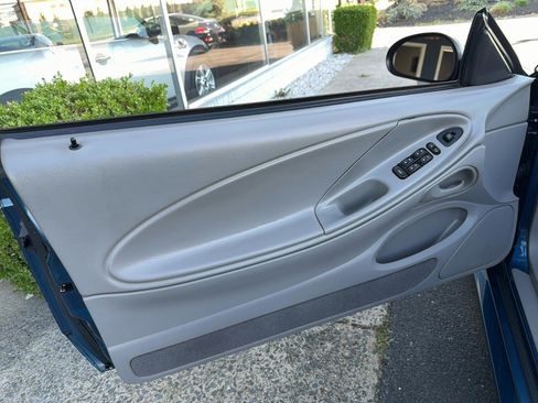 Used 2000 Ford Mustang Convertible RWD image 12