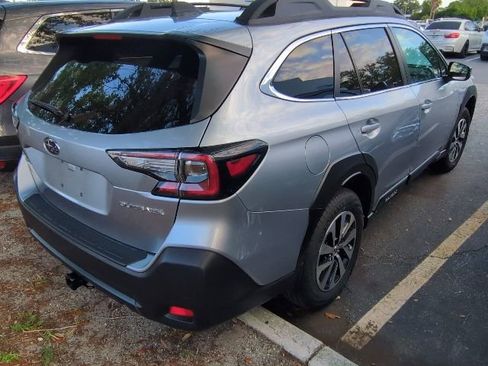 Used 2025 Subaru Outback Premium w/ Popular Package #1A image 2