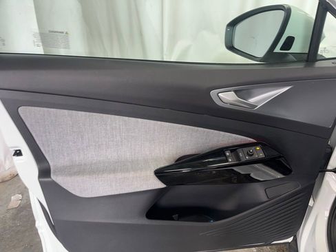 Used 2023 Volkswagen ID.4 Pro image 9