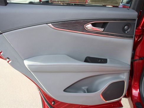 Used 2020 Lincoln Nautilus Reserve w/ Equipment Group 201A image 15