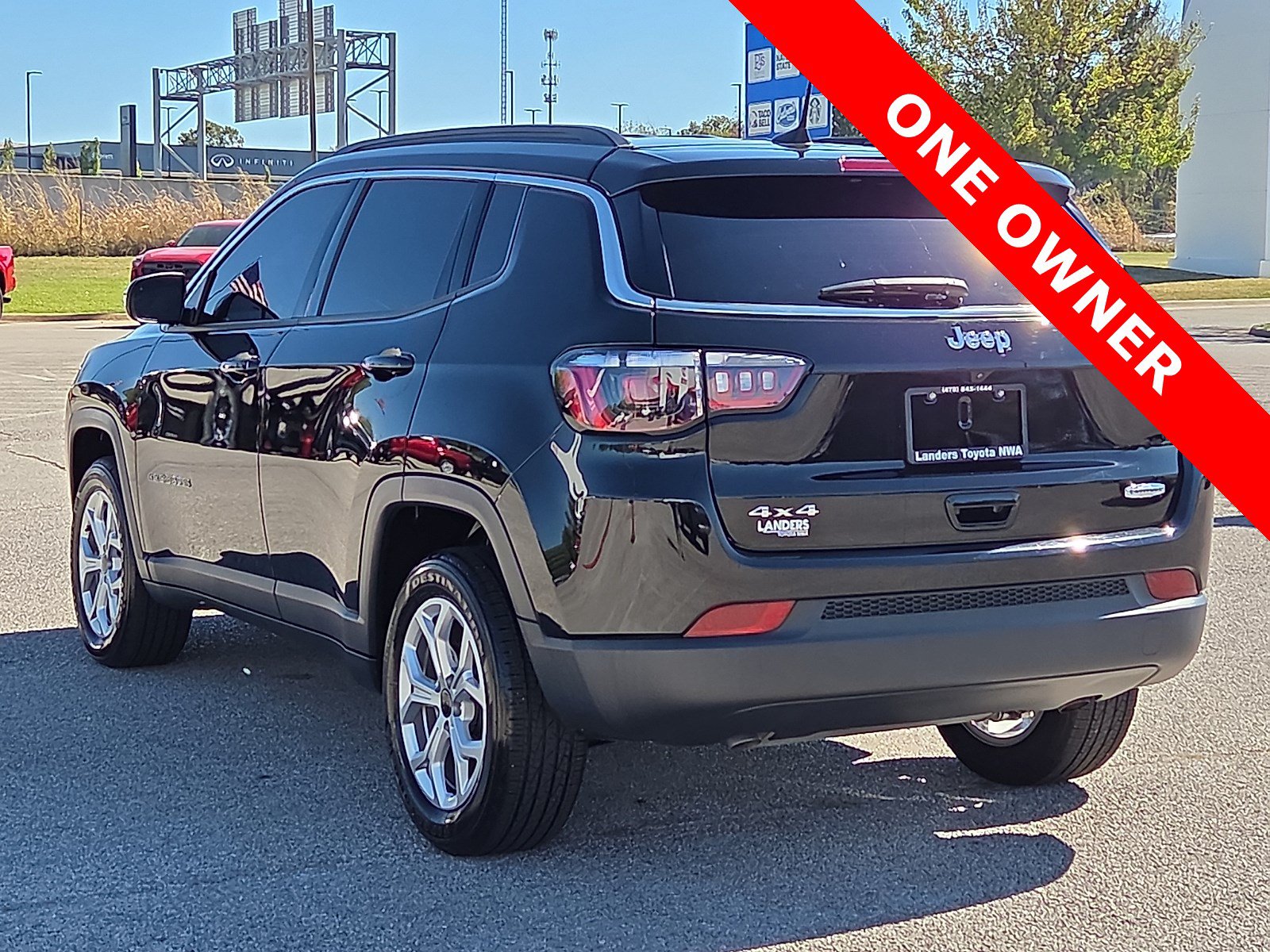 Used 2025 Jeep Compass Latitude w/ Convenience Group AWD/4WD image 4